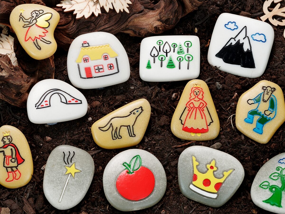 Set of 13 illustrated story stones with fairy tales theme